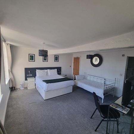 The White Hart Hotel Uttoxeter ภายนอก รูปภาพ