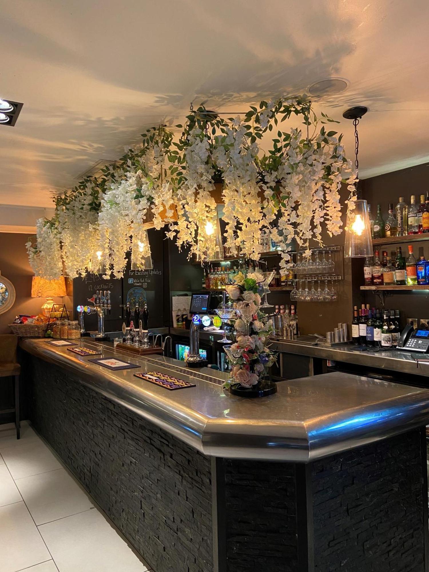 The White Hart Hotel Uttoxeter ภายนอก รูปภาพ